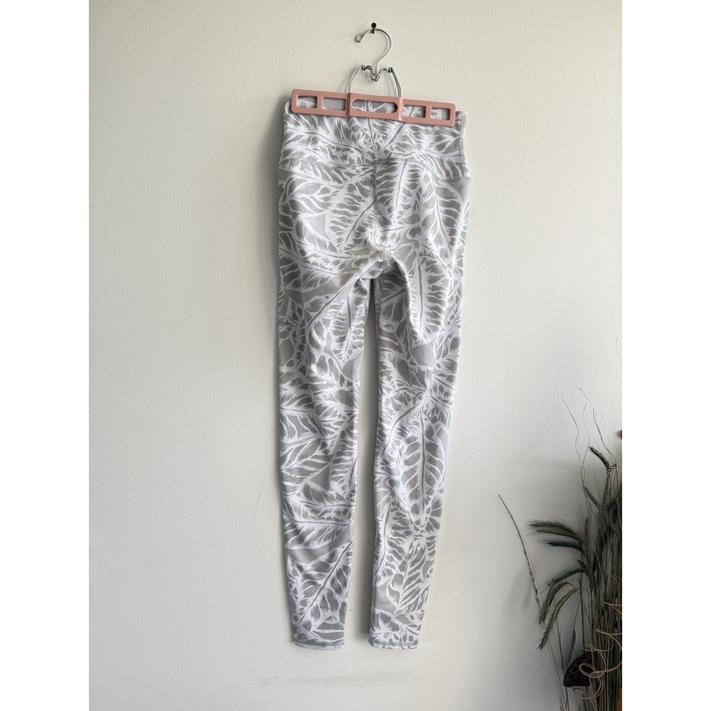 Alo Yoga Women's Palm Springs airbrushed white leggings leaves stripe Sz Small